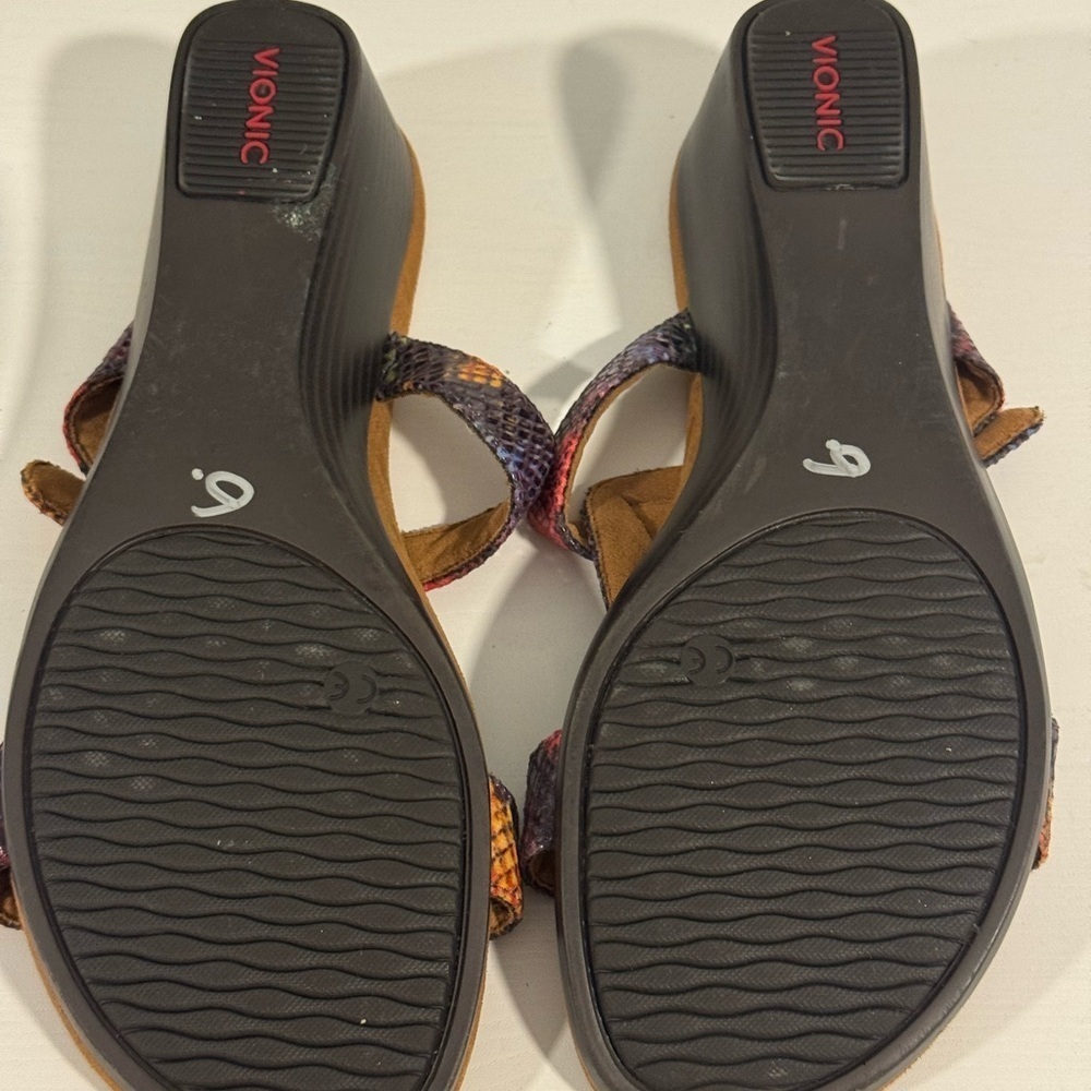 Vionic Multicolor Snake Print Sandals with Gold Accents Size 10 - Picture 8 of 9
